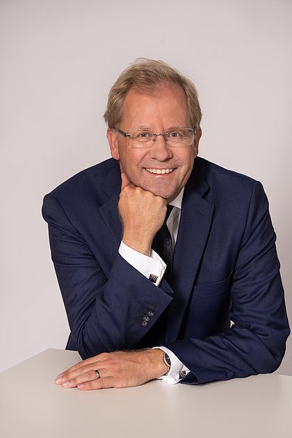 Prof. Dr.-Ing. Tom Reinhold